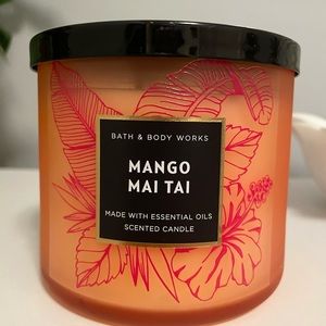 BATH AND BODY WORKS 3wick candle